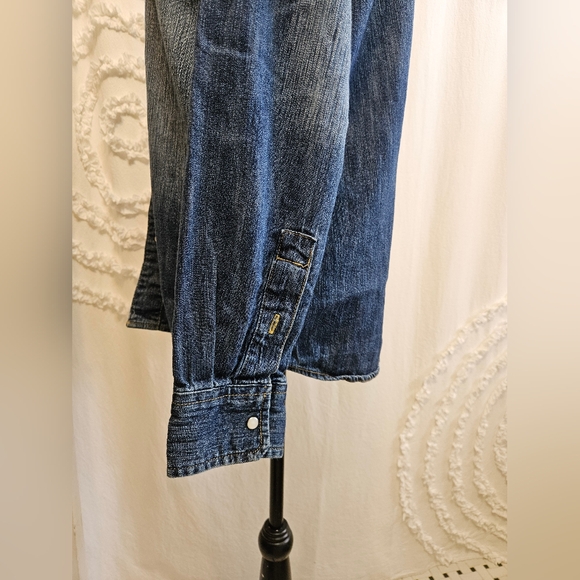 Men’s Levi Button-down Denim Shirt - Picture 14 of 16